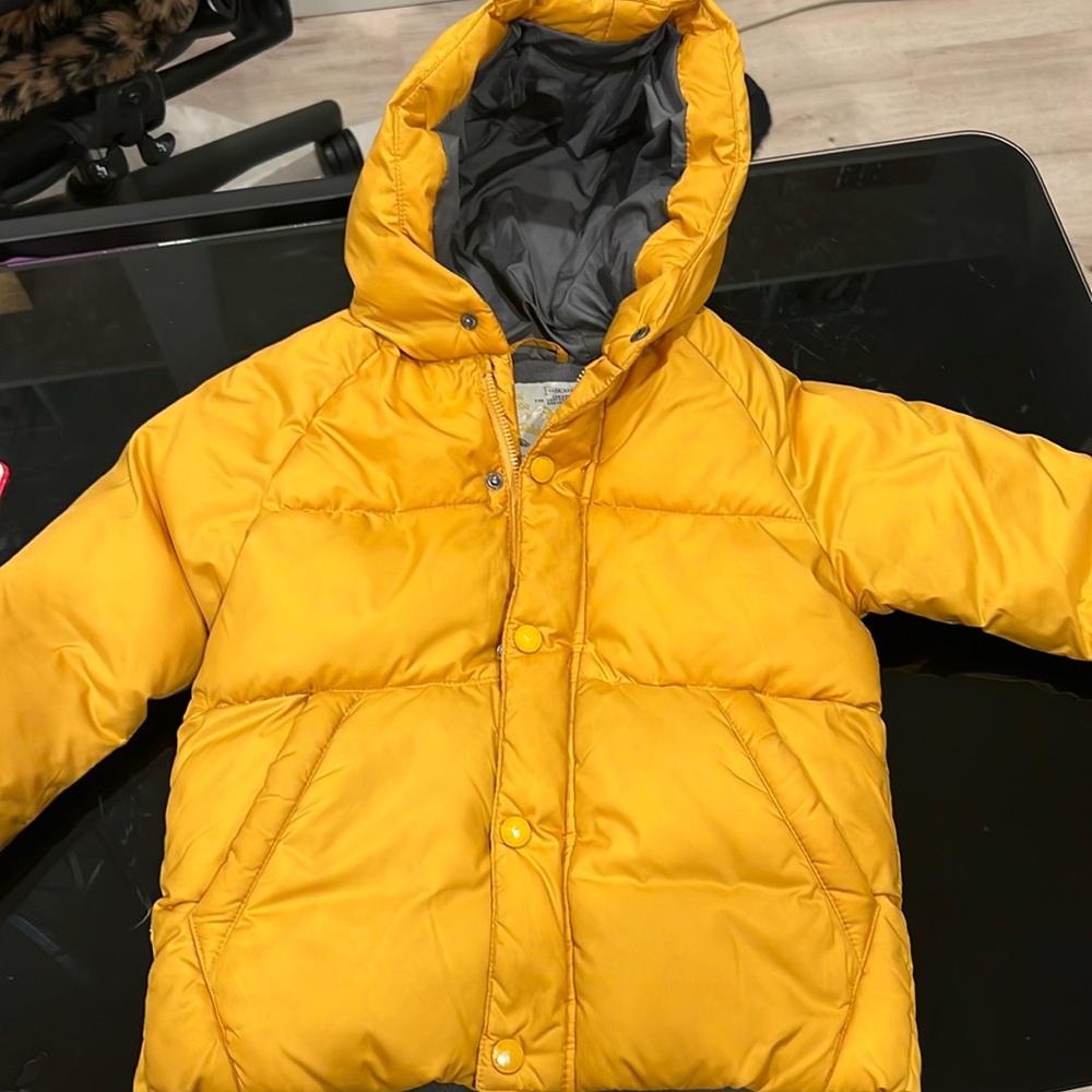 Unisex Puffer jacket. As good as new. 3-4 years size